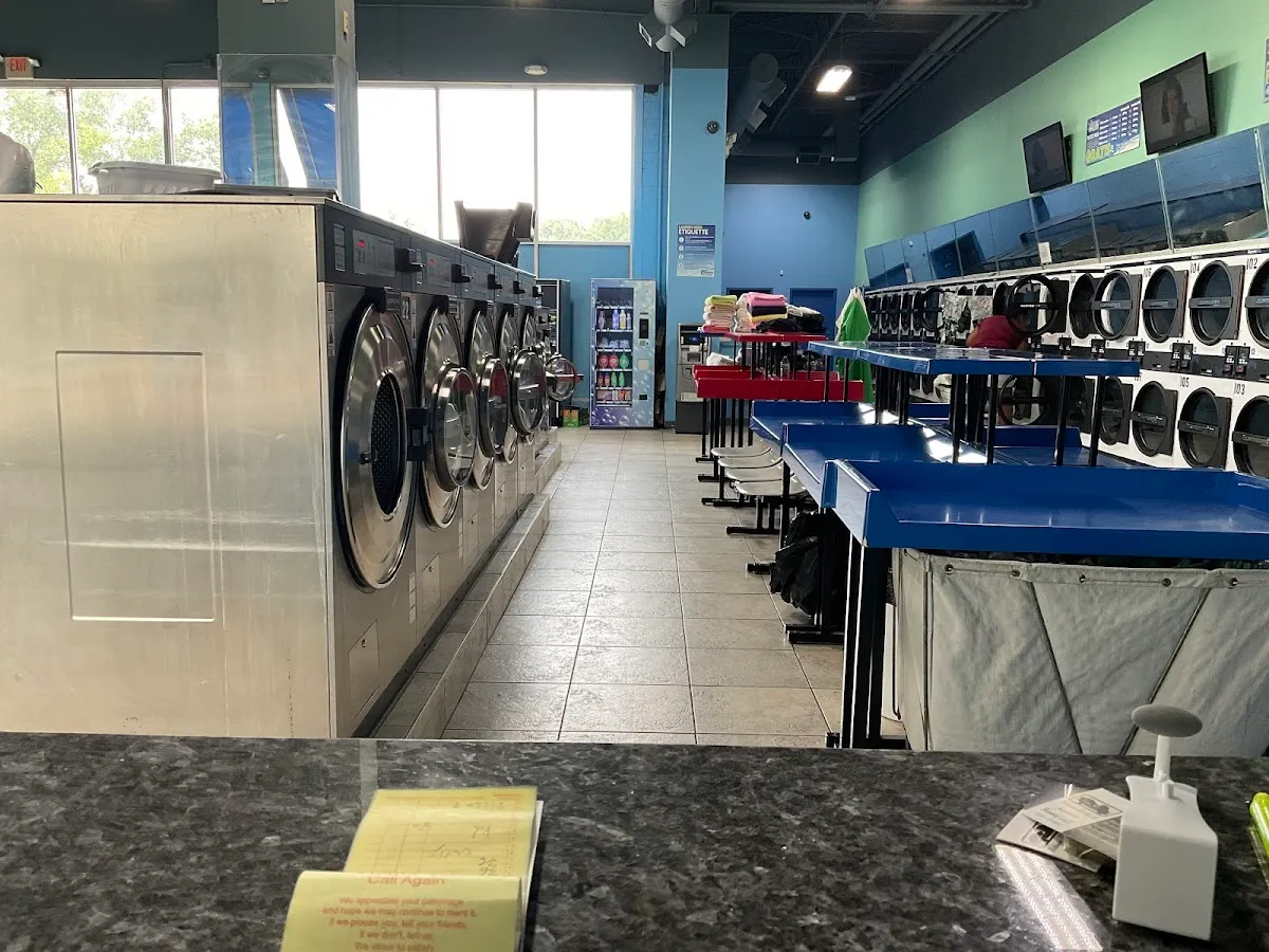 Super Clean Laundromat photo 4