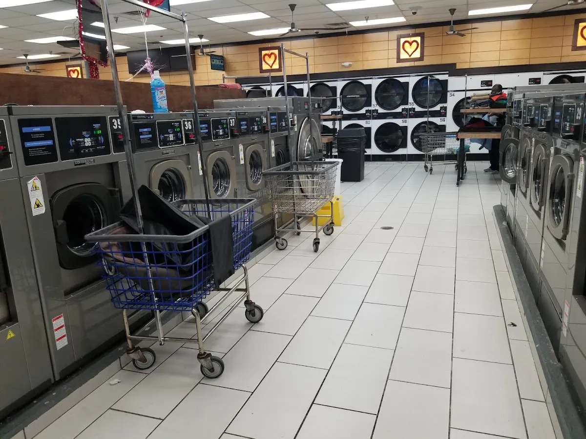 Super Clean Laundromat photo 5