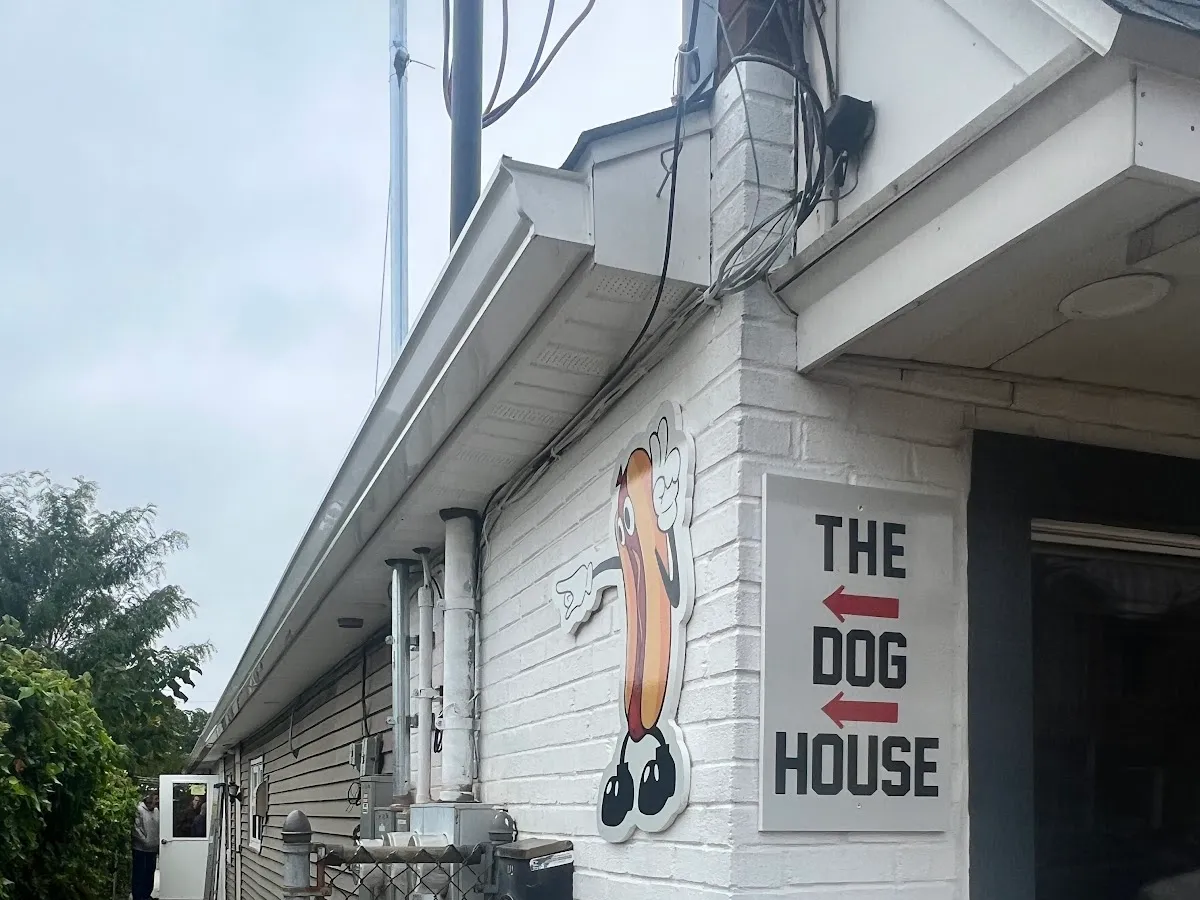 The Dog House 08052