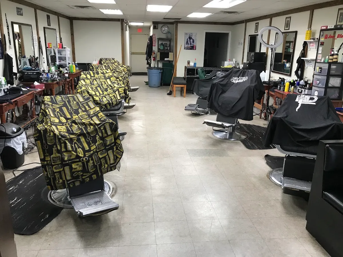 THE NEW HD Barbershop photo 2