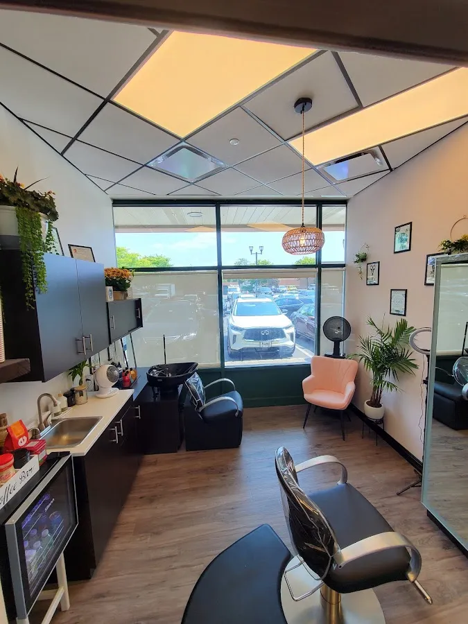 TheeCosmetologist photo 2