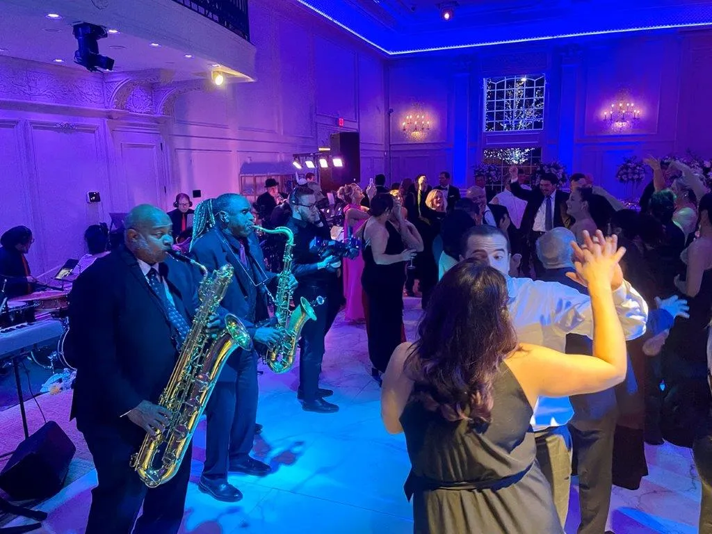 TIME MACHINE ENTERTAINMENT