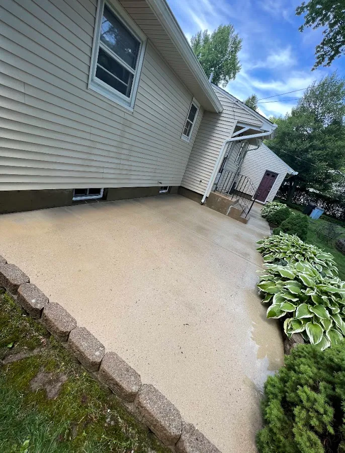 Tiver Window Cleaning & Power Washing photo 3