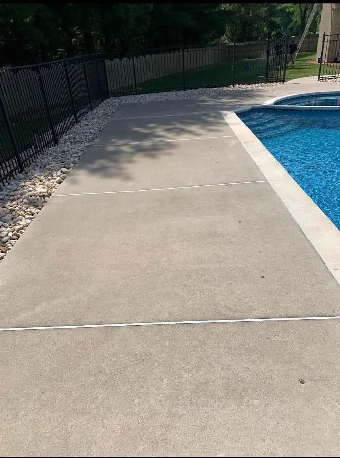 Tiver Window Cleaning & Power Washing photo 4