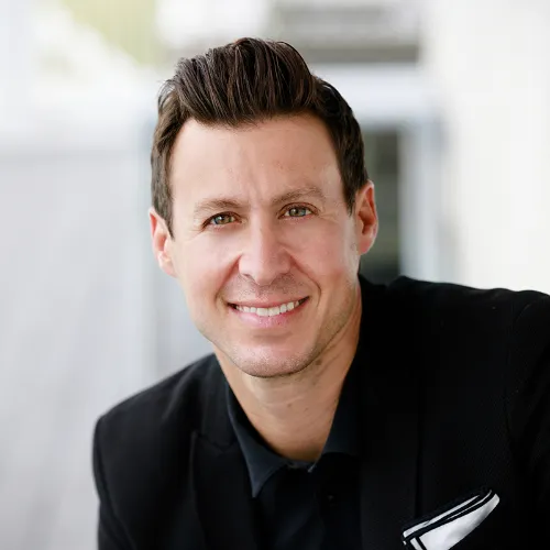 Todd Gordon of The Hartman Home Team