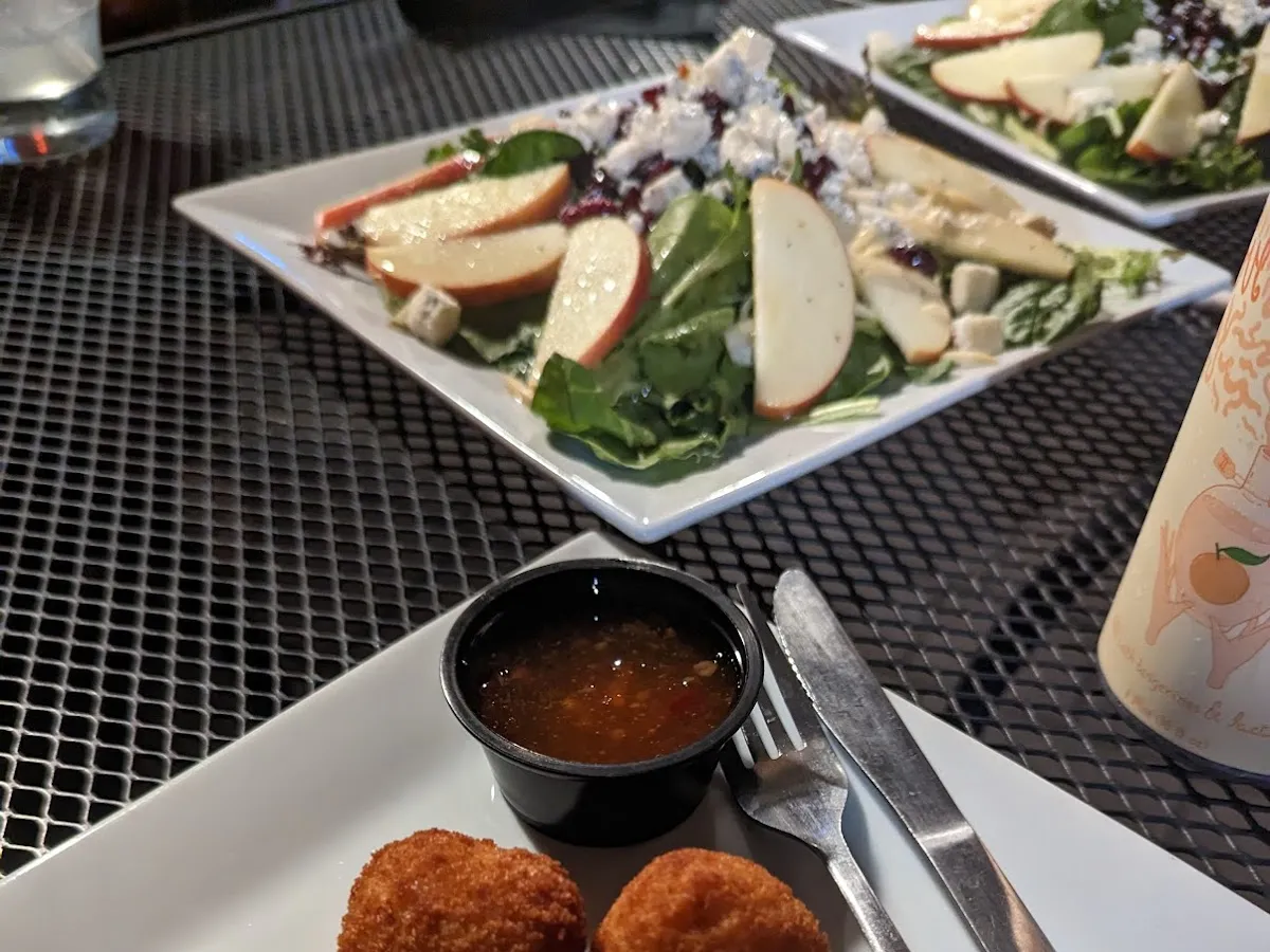 Trenton Social photo 4