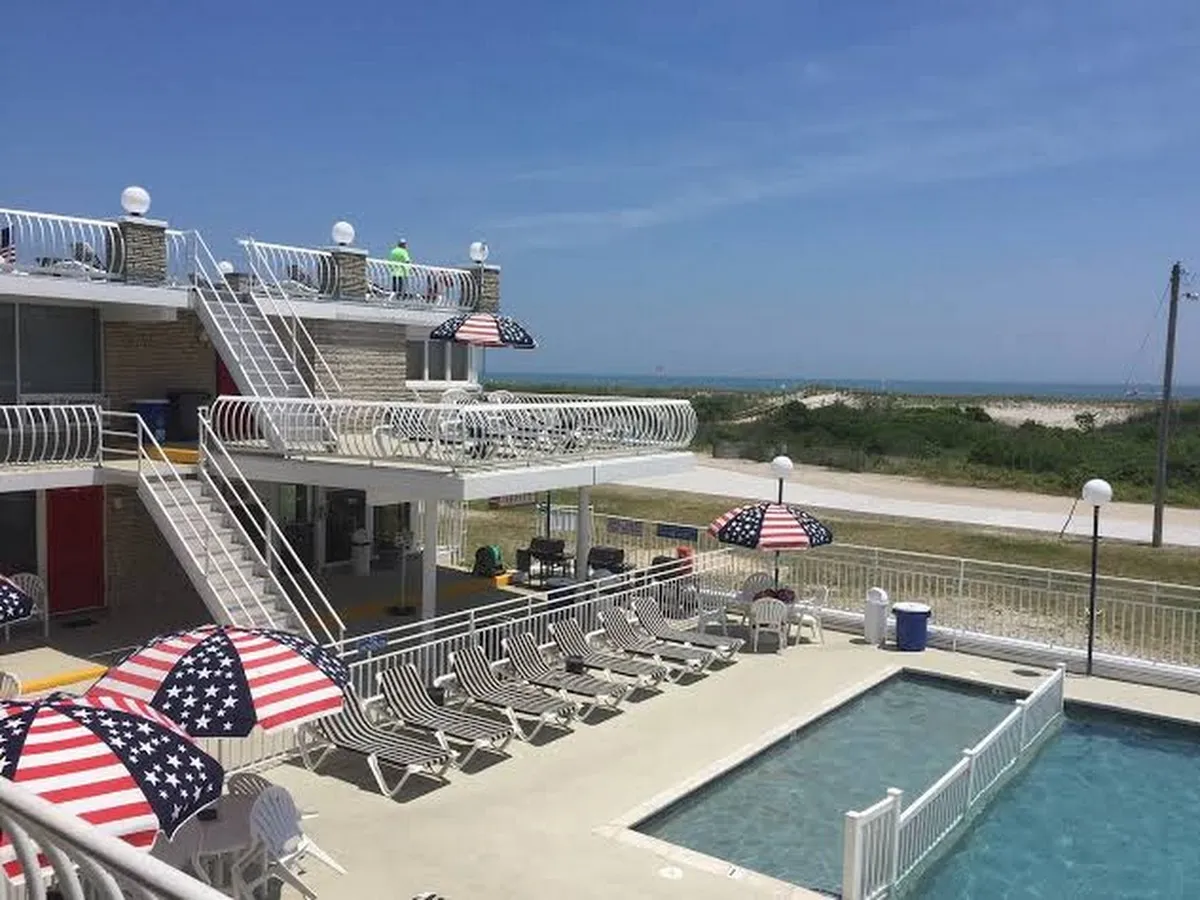 Trylon Beach Resort photo 2