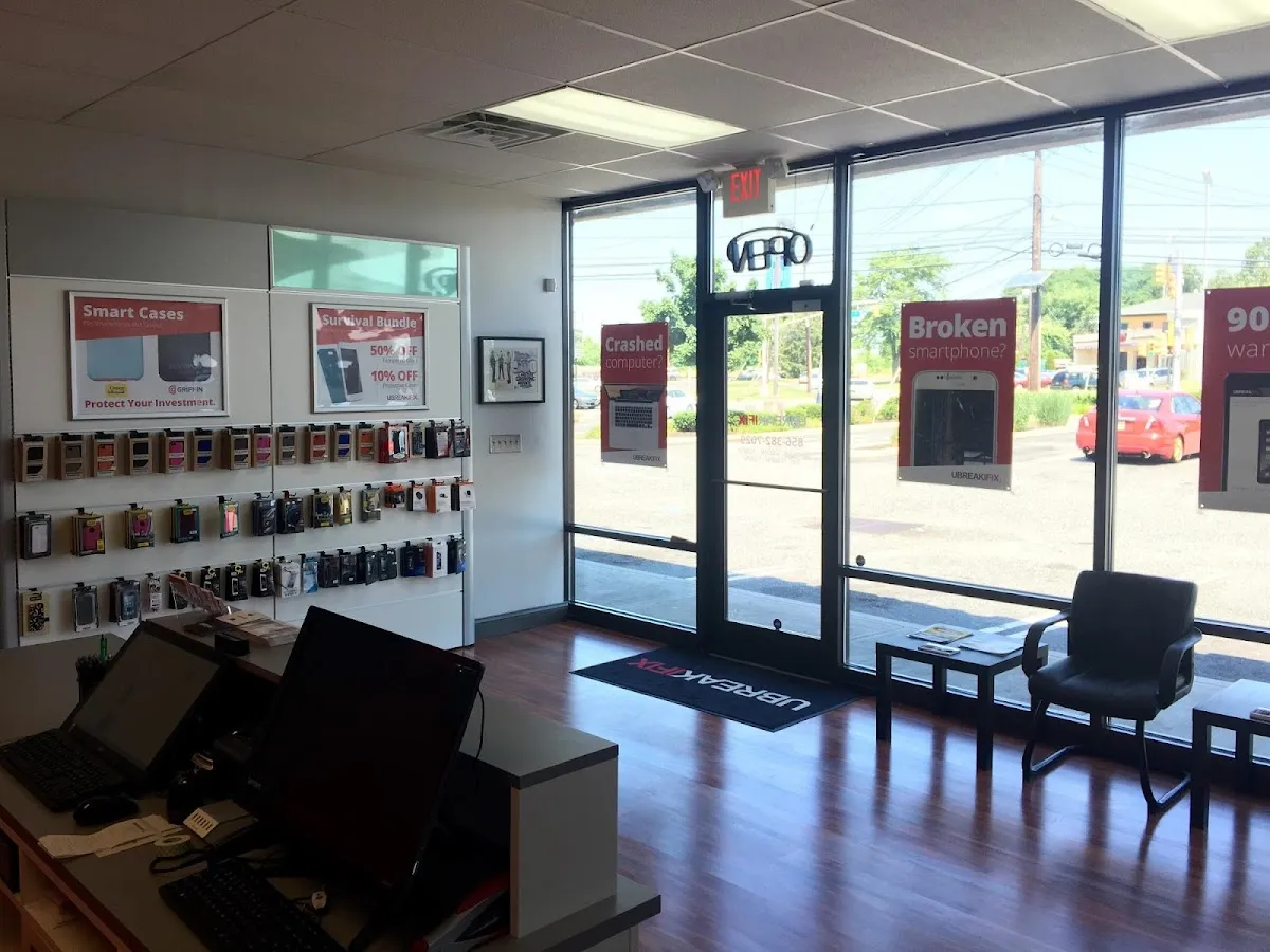 uBreakiFix - Phone and Computer Repair photo 4