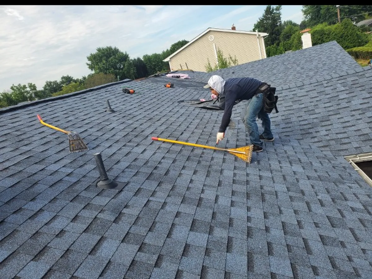 Umo Roofing LLC