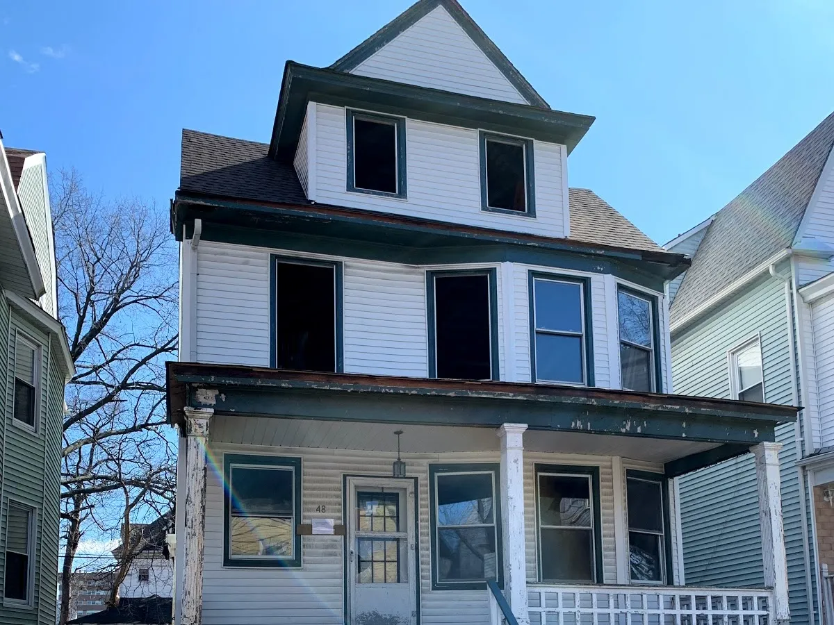 United Real Estate : MARIA BOZA photo 4