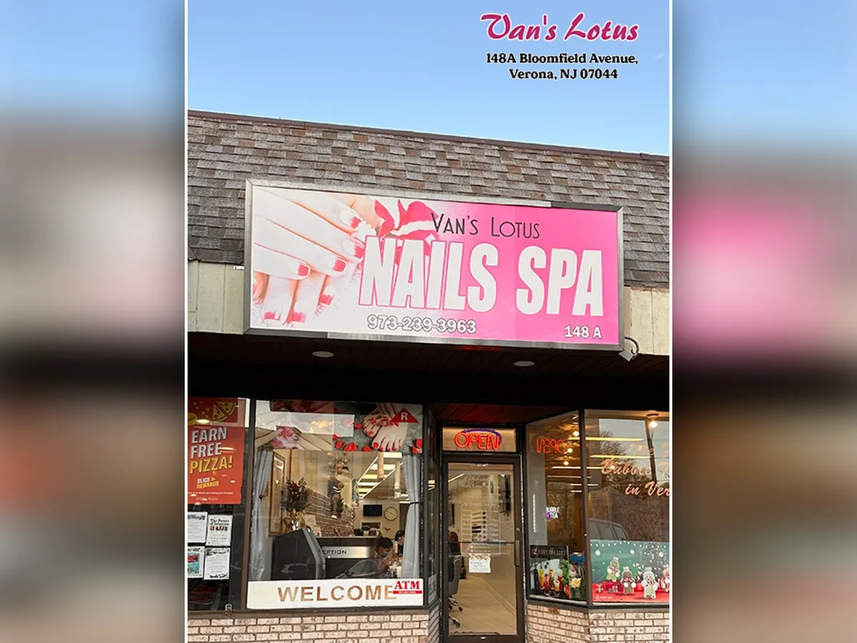 Van's Lotus Nails Spa