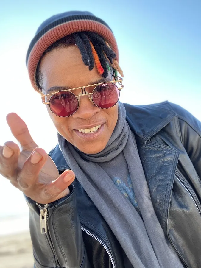 Violet Mae's Naturally Right Best Locβs Hair Salon