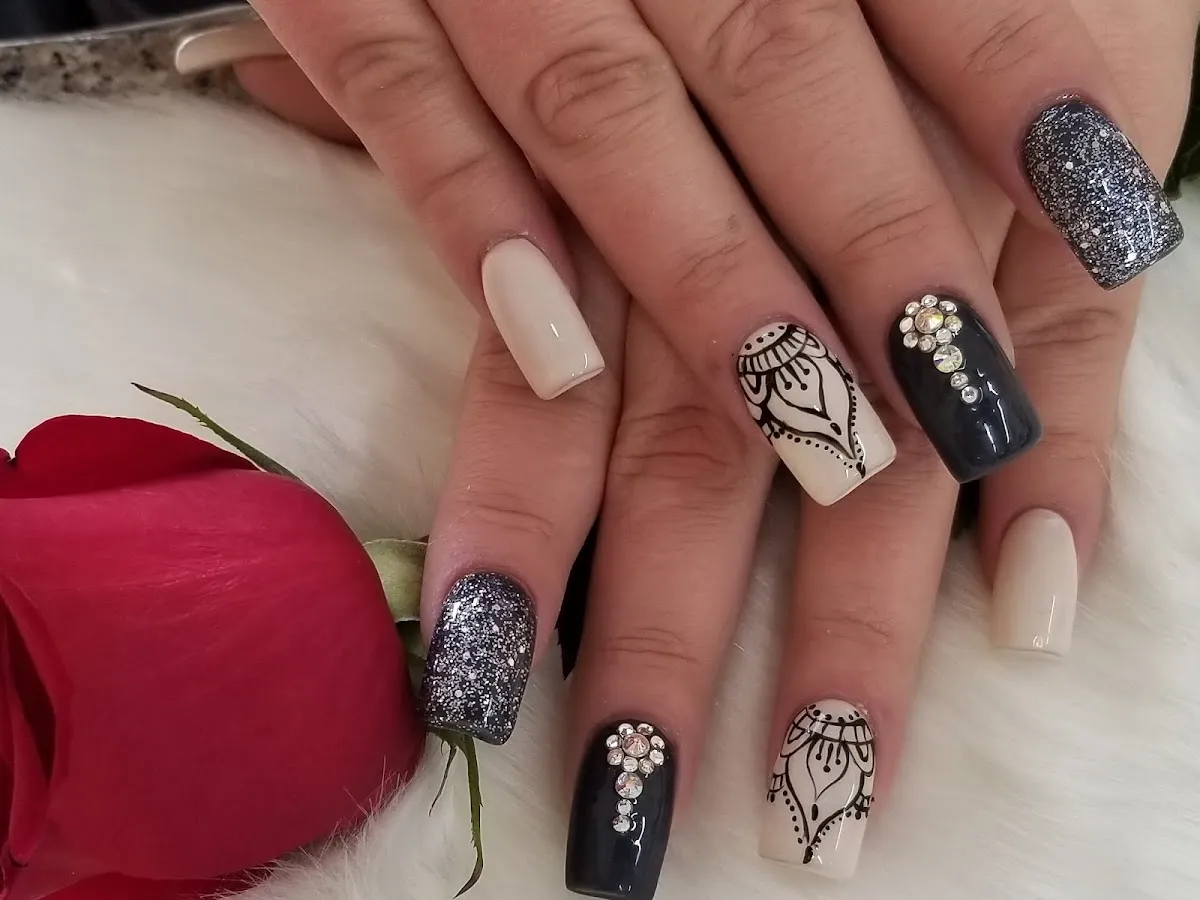 Vivian's Lovely Nails