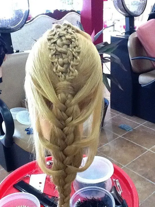 Warren unisex salon (Pilipino Hairstylist)