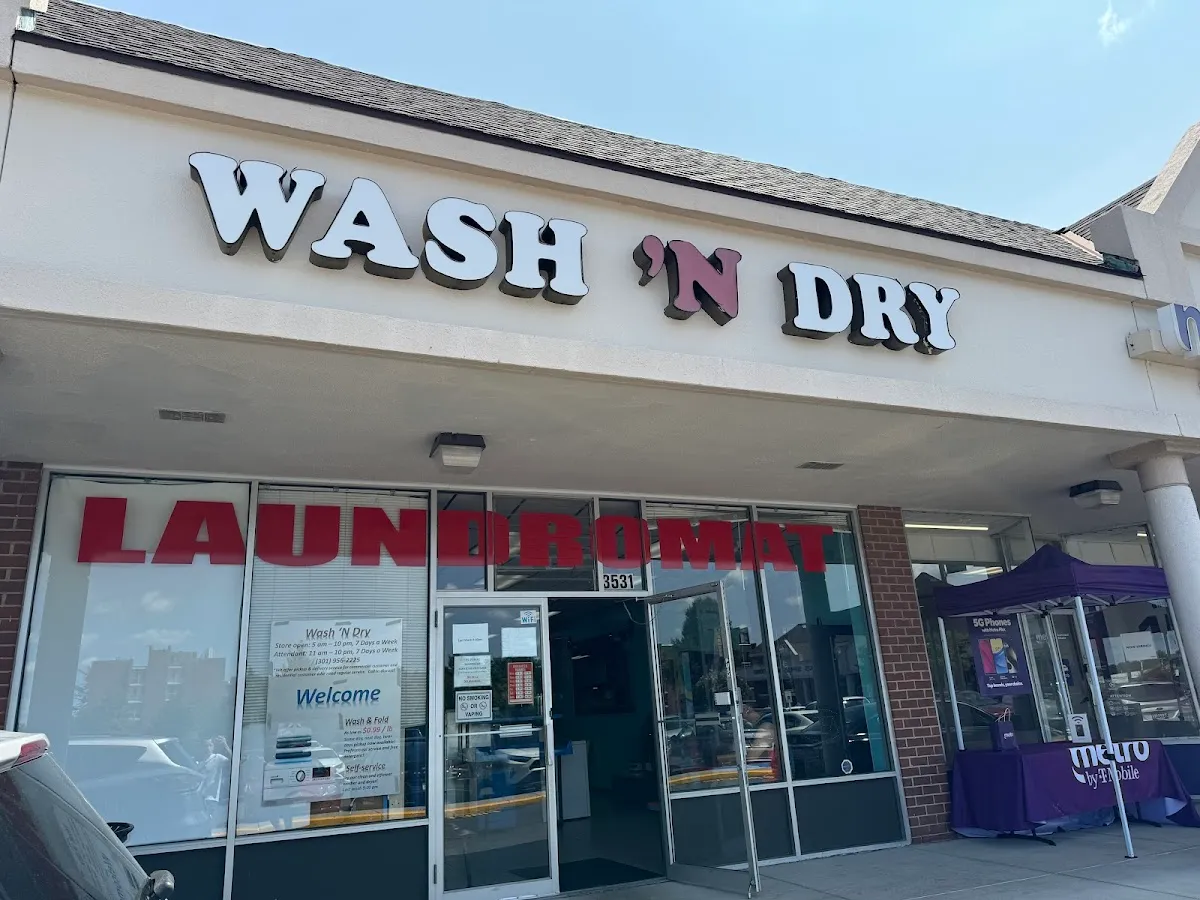 Wash 'N Dry Laundromat photo 2