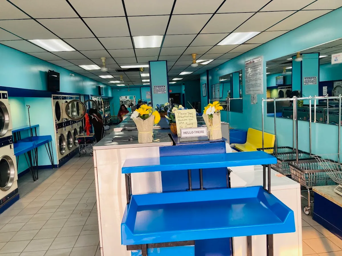 Wash 'N Dry Laundromat photo 3