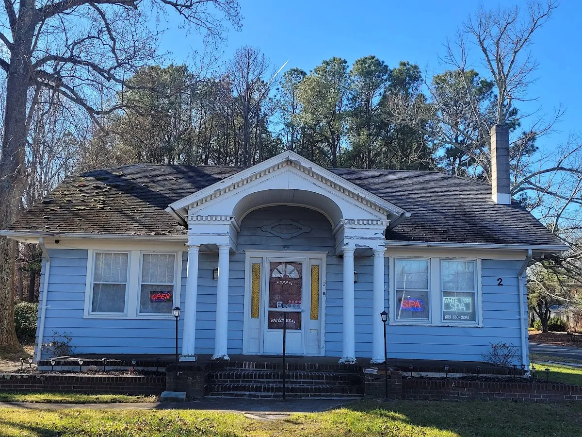 White top spa photo 2