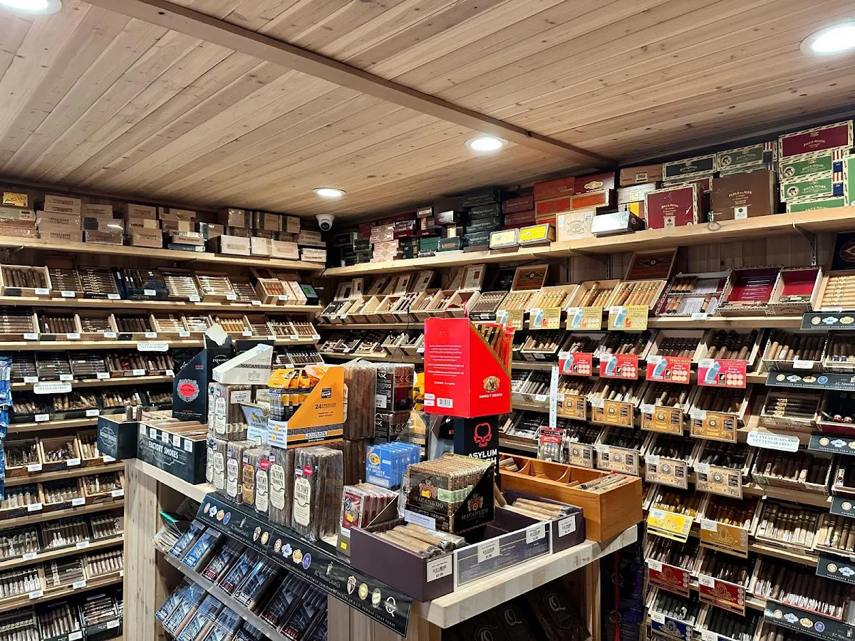 Xpress Mart Deli / Cigar Walking Humidor
